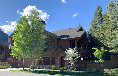 Ketchum House | Spacious Sun Valley Retreat - Hot Tub + Walk to River Run & Downtown