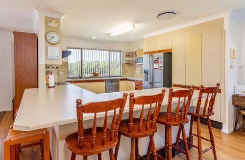 Woorim Apartment | Spacious Unit Overlooking Moreton Bay