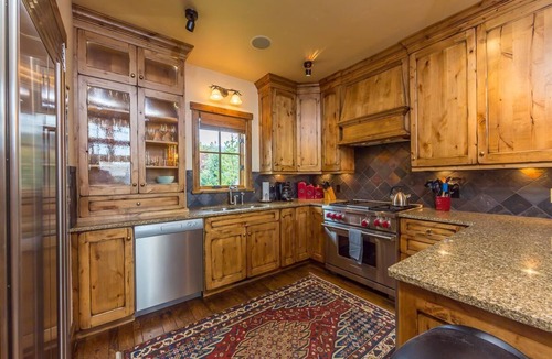 Spanish Peaks House | Spanish Peaks Cabin -Stunning Views, Hot Tub! Easy Ski Access!