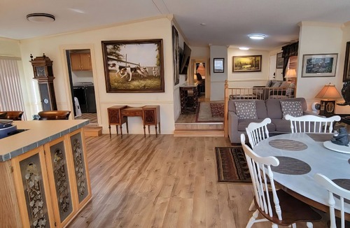 Gardiner House | Spectacular home on the river with view of Yellowstone National Park