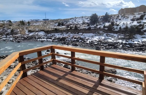 Gardiner House | Spectacular home on the river with view of Yellowstone National Park