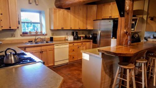 Four Corners Cabin | Spectacular Large Group Accommodations With Gallatin River Access!