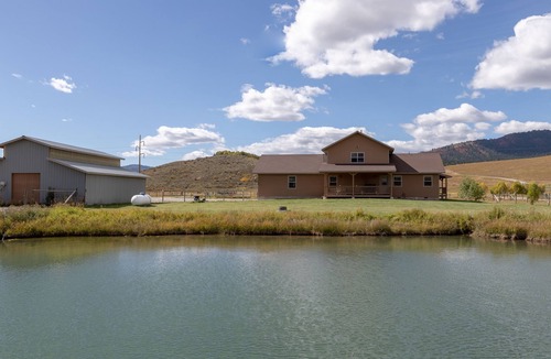 Freedom Cabin | Spotted Moon Ranch - River Front - One Bedroom King Cabin