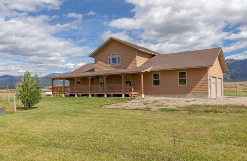 Freedom Cabin | Spotted Moon Ranch - River Front - One Bedroom King Cabin
