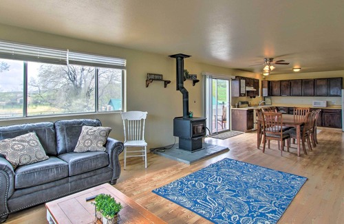 St. Charles Condo | St Charles Condo - 6 Miles to North Beach Park!