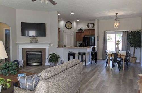 Star House | Stellar in Star - Spacious 4BR 2.5BA Near Eagle