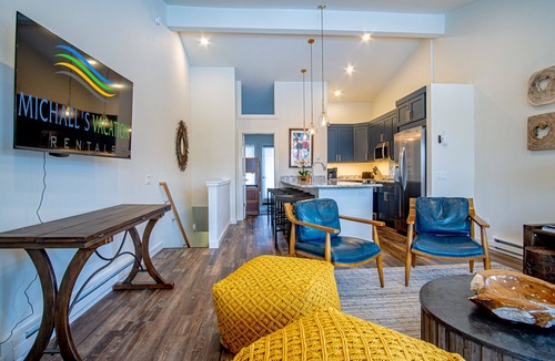 Warm Springs Condo | Steps to Free Shuttle 3-Min Ride to Ski Lifts & Ketchum