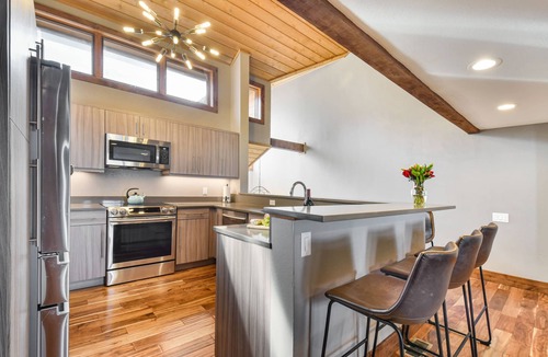 Deer Valley House | Steps to Skiing in Deer Valley! Sleeps 6!