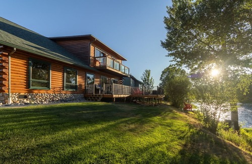 Absarokee Cabin | Stillwater Riverfront Luxury Cabin, Fishing & Yellowstone