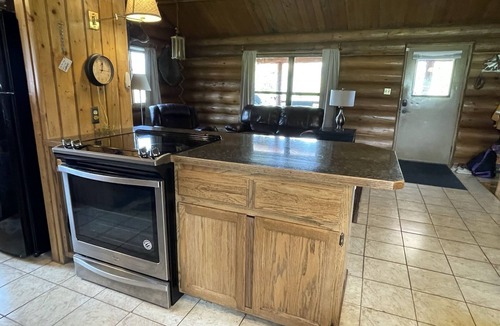 Dubois Cabin | Stratton Ranch - Wyoming Getaway Cabin - 4 bed/2 bath WY Cabin!