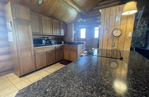 Dubois Cabin | Stratton Ranch - Wyoming Getaway Cabin - 4 bed/2 bath WY Cabin!