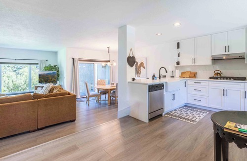 Elkhorn Village Condo | Stunning Elkhorn Condo with Sauna, Hot Tub, + More!