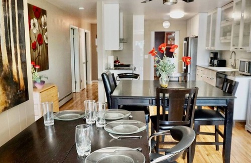 Capitol Hill Apartment | “STUNNING VIEWS!” Luxury 4 Bedroom, 2 Bathroom Vacation Duplex in Downtown Salt Lake Capitol Hill