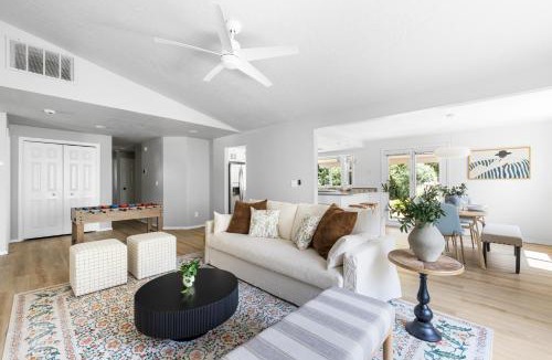 West Valley House | Stylish Renovation, Perfect for Families & Pets, Garage Parking, Sleeps 10