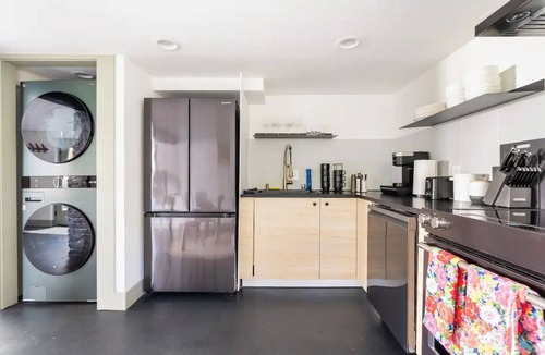 Wallingford Apartment | Stylish Wallingford Retreat - Walk to Gas Works