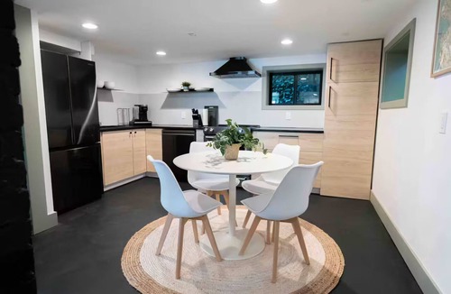 Wallingford Apartment | Stylish Wallingford Retreat - Walk to Gas Works