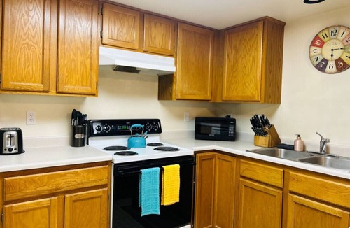 Meridian House | Sugar Shack | Walk to Downtown Meridian Garage Pet Friendly Fenced Yard Near Roaring Springs