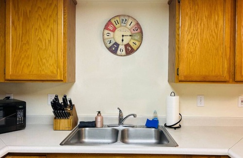 Meridian House | Sugar Shack | Walk to Downtown Meridian Garage Pet Friendly Fenced Yard Near Roaring Springs