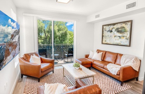 Sugar House Apartment | Sugarhouse! Mountain View 3BR, 2BA Gym, Parking