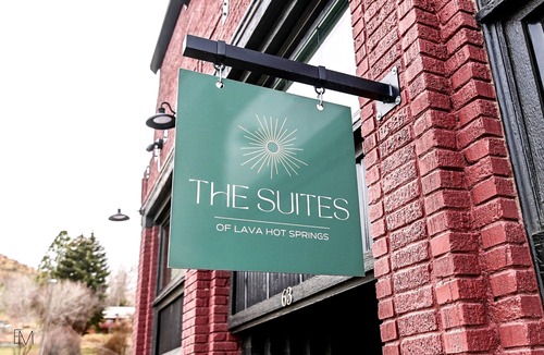 Lava Hot Springs Apartment | Suite #1 Boise Theme