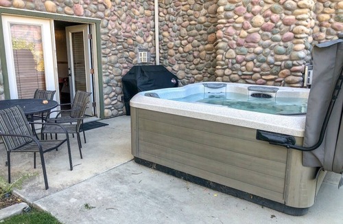 Wolf Creek House | Summer fun! Luxury 5 bdrm townhome, private hot tub, sleeps 16! Weekly discount
