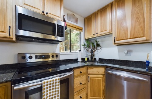 Elkhorn Village House | *Summer Sale* Cozy 2BR + Loft - Deck w/Grill, Private W/D