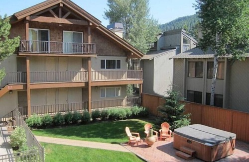Ketchum Condo | Sun Valley/Ketchum-Location, Hot tub, pet friendly, walk to ski and downtown