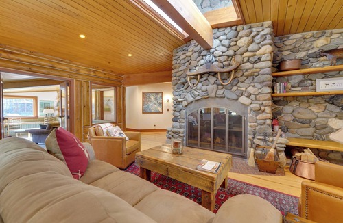 Weyyakin Ranch House | Sun Valley Log Home w/Hot Tub & Mtn Views!
