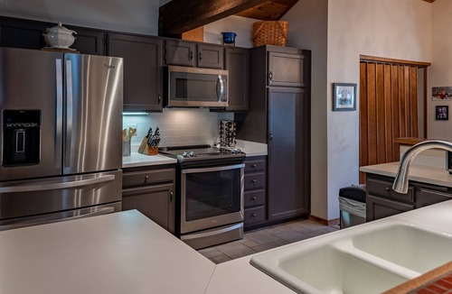 Elkhorn Village Condo | Sunburst Condo 2713 - Newly Updated w/Room for 8 & Hot Tub Onsite