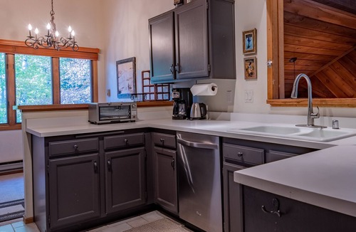 Elkhorn Village Condo | Sunburst Condo 2713 - Newly Updated w/Room for 8 & Hot Tub Onsite