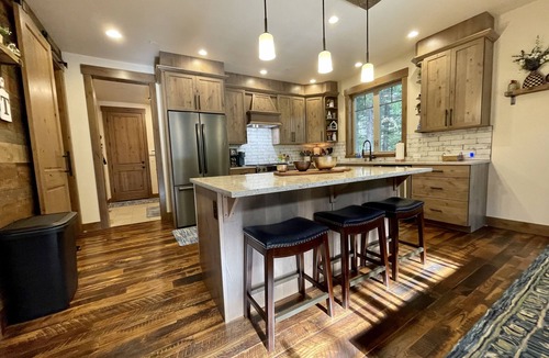 Cle Elum House | Suncadia Well-Appointed Clean Home FirePit HotTub Fireplace FreeBikes GameRoom