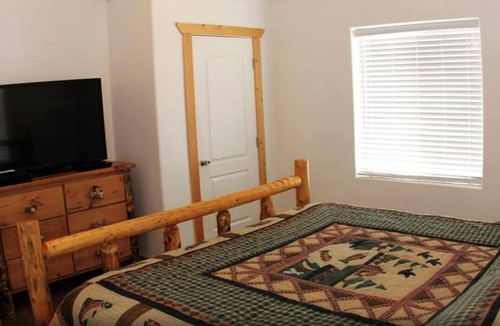 Harbor Village Hotel | Sundance | PET FRIENDLY 6BR | Hot Tub, Lake Views & Steps to Marina | ATV/Snowmobile Access