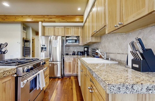 McCall House | Sunny Golf Course Townhome Peloton & EV Charger