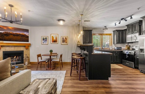 Bear Hollow Village Condo | Sunny Mountain Condo Near Pool Sleeps 8 |Moose Mgmt 4104