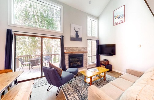 Elkhorn Village House | Sunny Springs