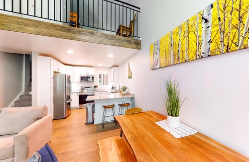 Elkhorn Village House | Sunny Springs
