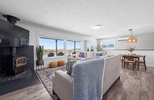 Ocean Park House | Sunset Shores - Ocean Front Family Retreat HOT TUB