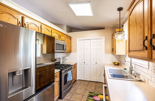 Rexburg House | Sunshine House | Bright & Cozy Getaway for Families, Friends, and Relaxation