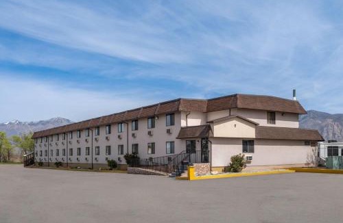 Ogden Hotel | Super 8 by Wyndham Ogden, Utah