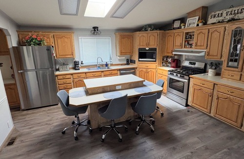 Irwin House | Swan Valley Palisades Creek Retreat. Enjoy the creek right out your front door!