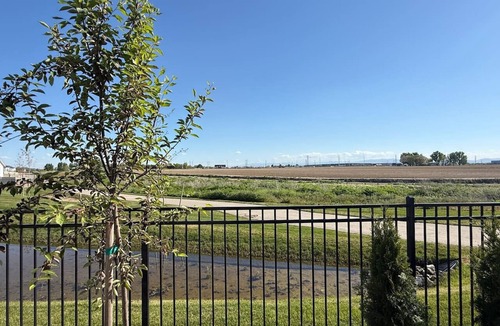 Nampa House | Sweet Esmeralda-FirePit, BBQ, Pets OK, Fenced Yard