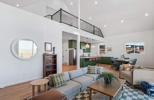 Sweetwater House | Sweetwater Links Lodge | Sleeps 20, Ideal Beach, Arcades, BBQ, Lake Views!