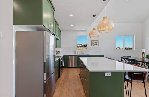Sweetwater House | Sweetwater Links Lodge | Sleeps 20, Ideal Beach, Arcades, BBQ, Lake Views!