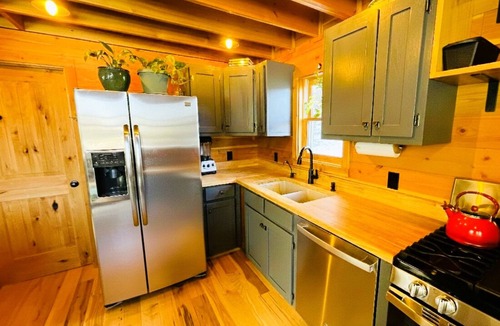 Cameron Cabin | Swiftcurrent Cabin-Cozy Cabin with a Hot Tub on the River next to the Wilderness