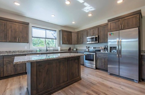Victor Condo | Teton Homestead: In Town, Hot Tub & Family Space