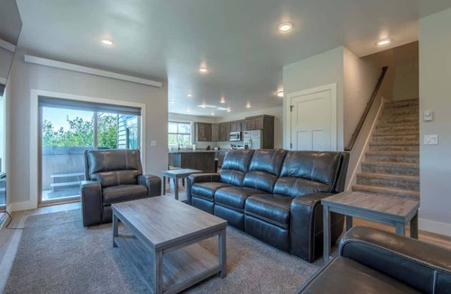 Victor Condo | Teton Homestead: In Town, Hot Tub & Family Space