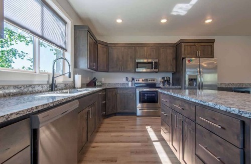 Victor Condo | Teton Homestead: In Town, Hot Tub & Family Space