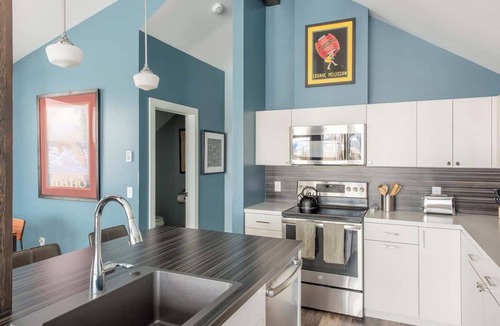 Victor Condo | Teton Homestead: Mtn Modern w/Rooftop Terrace