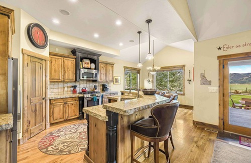 Victor House | Teton Homestead: Rivendell Mtn House (Ski + Parks)