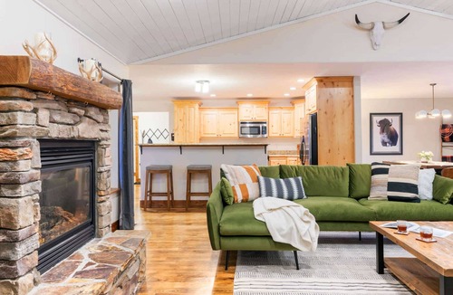 Victor House | Teton Homestead: White Pine w/Hot Tub & Views